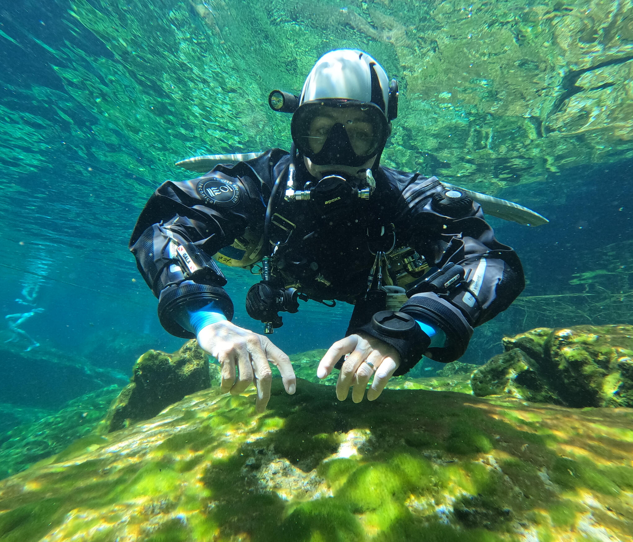 Technical cave diving environment Cave training environment focused on overhead diving conditions